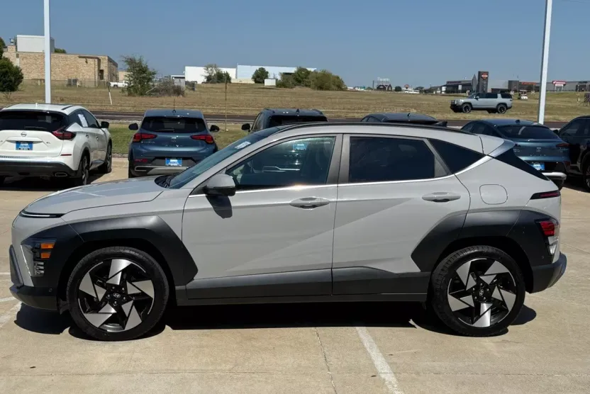 2024 Hyundai Kona Limited photo 1