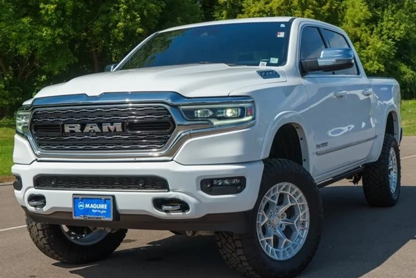 2023 Ram 1500 Limited photo 1