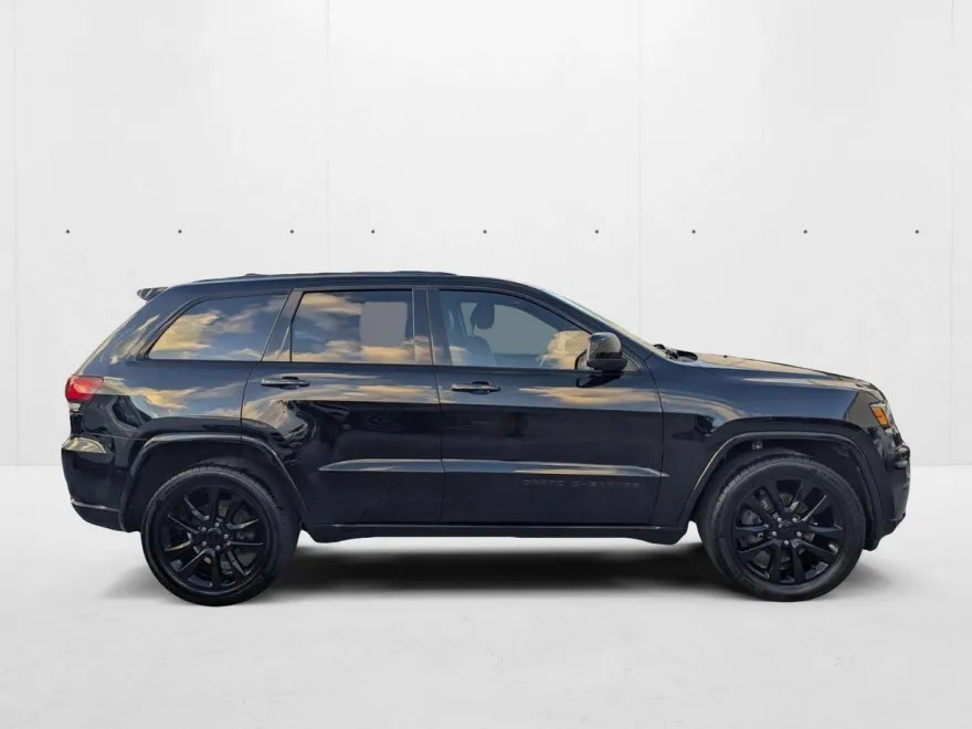2019 Jeep Grand Cherokee Laredo photo 1