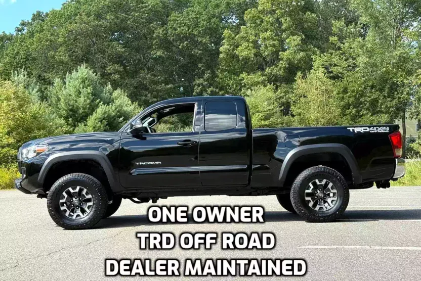 2017 Toyota Tacoma TRD Access Cab V6 4x4 photo 1
