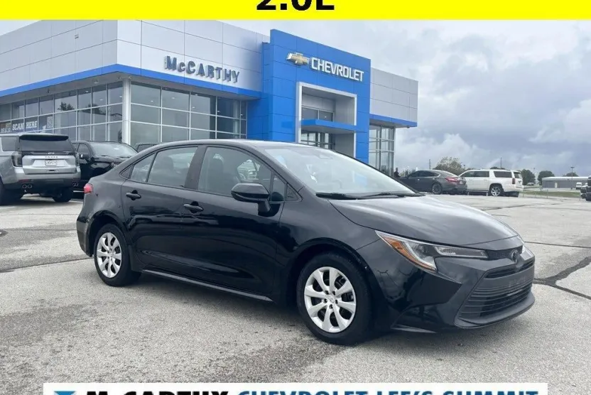 2023 Toyota Corolla LE photo 1