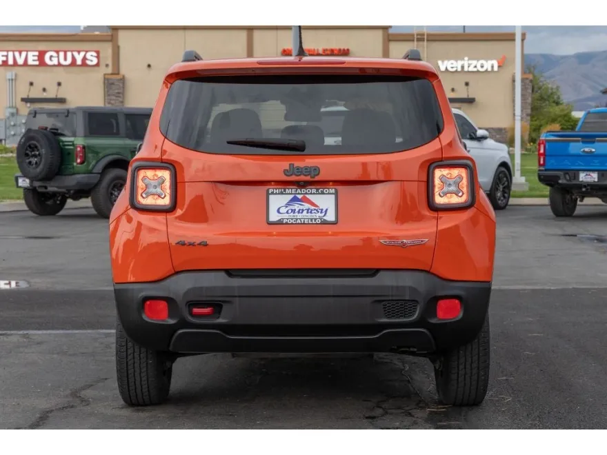 2016 Jeep Renegade Trailhawk photo 1
