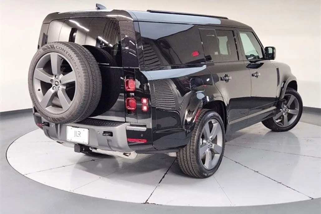 2024 Land Rover Defender 130 Outbound photo 1