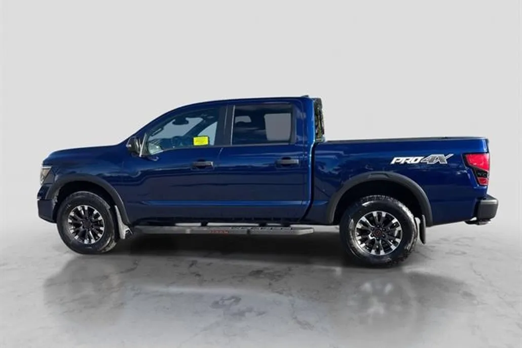 2023 Nissan Titan Platinum Reserve Crew Cab photo 1