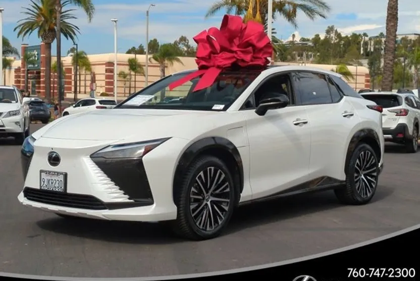 2023 Lexus RZ 450e Luxury photo 1