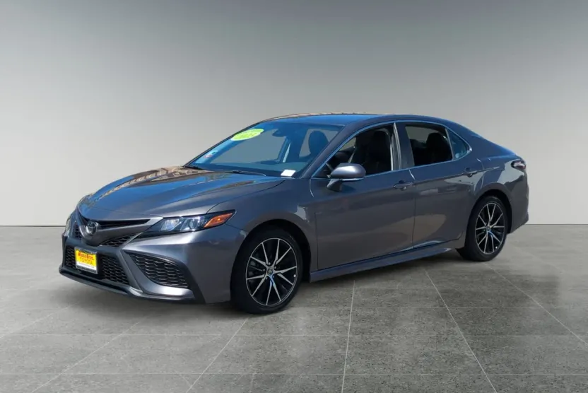 2023 Toyota Camry SE photo 1