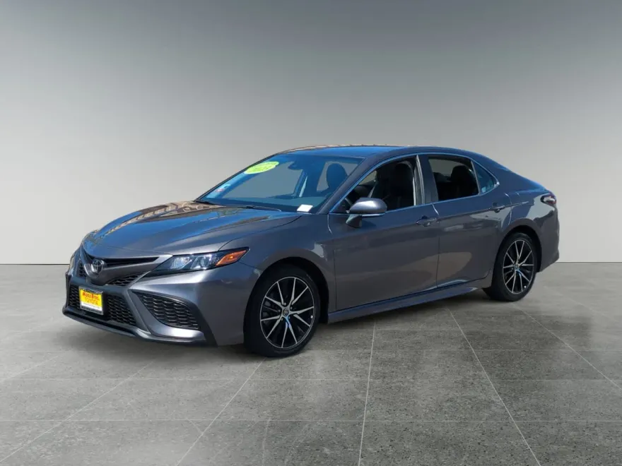 2023 Toyota Camry SE photo 1