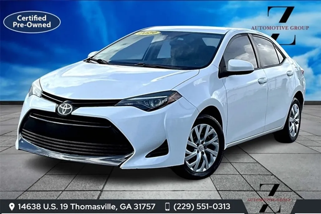 2019 Toyota Corolla LE photo 1