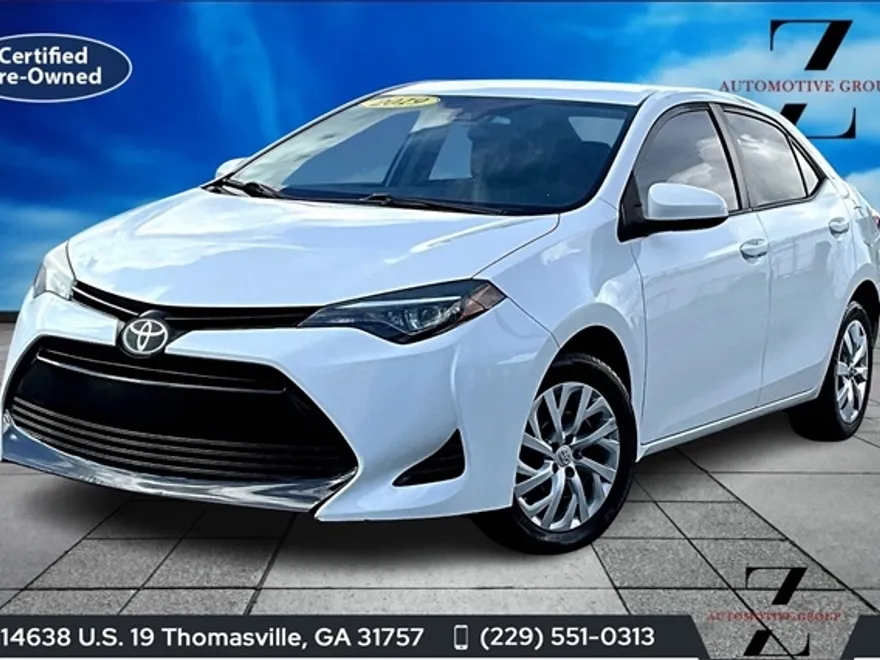 2019 Toyota Corolla LE photo 1