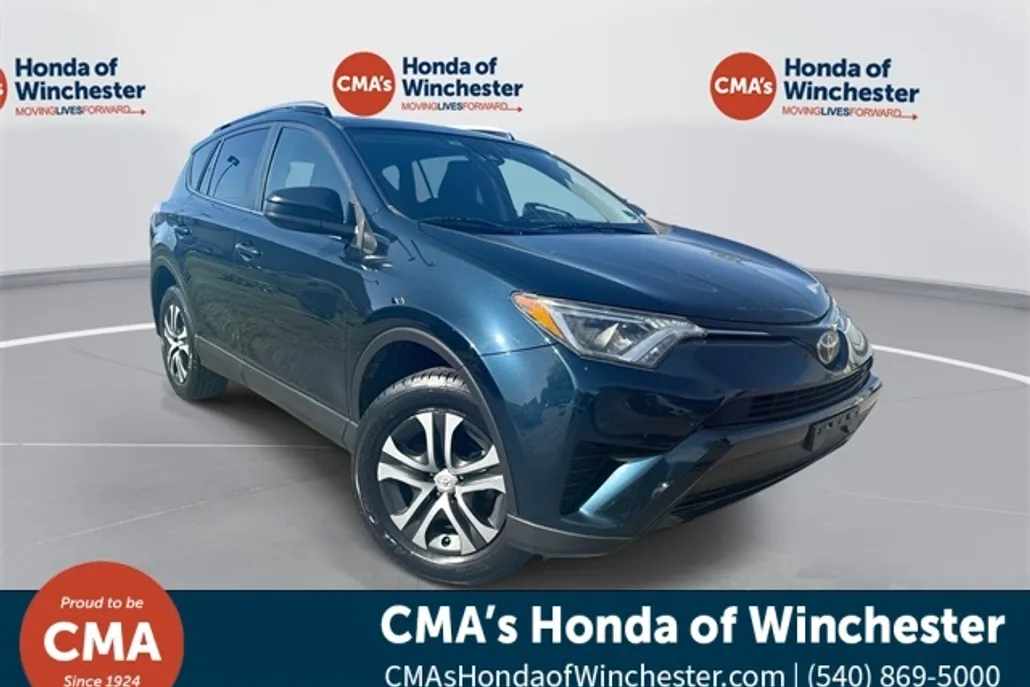 2017 Toyota RAV4 LE photo 1