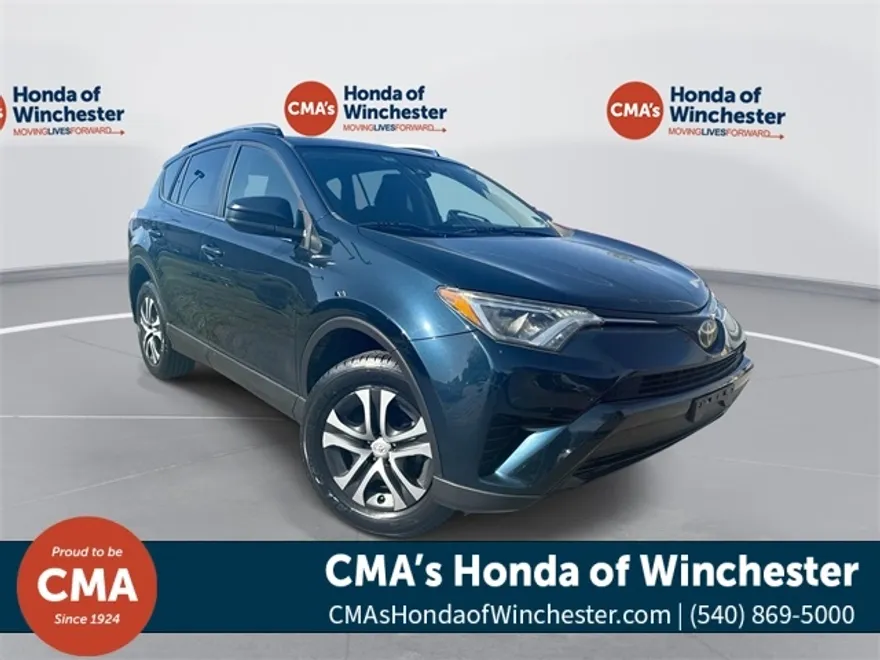 2017 Toyota RAV4 LE photo 1