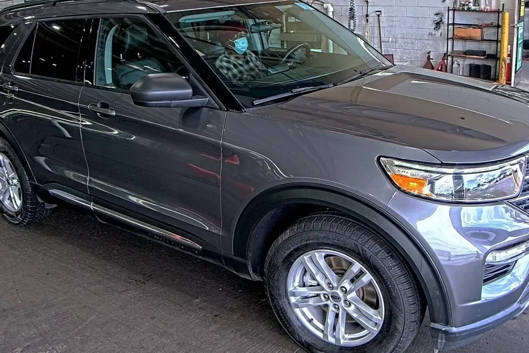 2022 Ford Explorer XLT photo 1