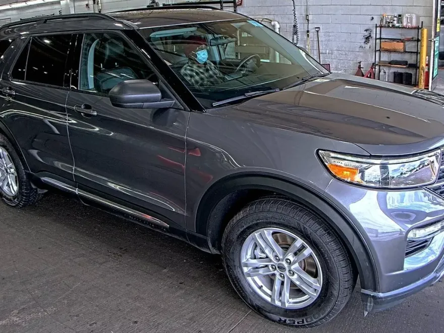 2022 Ford Explorer XLT photo 1
