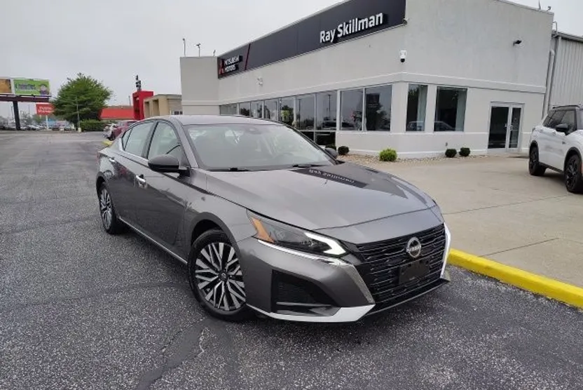 2024 Nissan Altima 2.5 SV photo 1