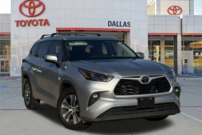 2023 Toyota Highlander XLE photo 1