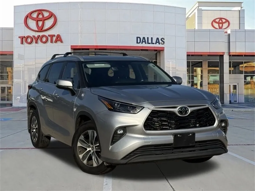 2023 Toyota Highlander XLE photo 1