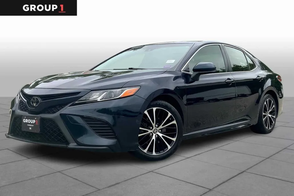 2018 Toyota Camry SE photo 1