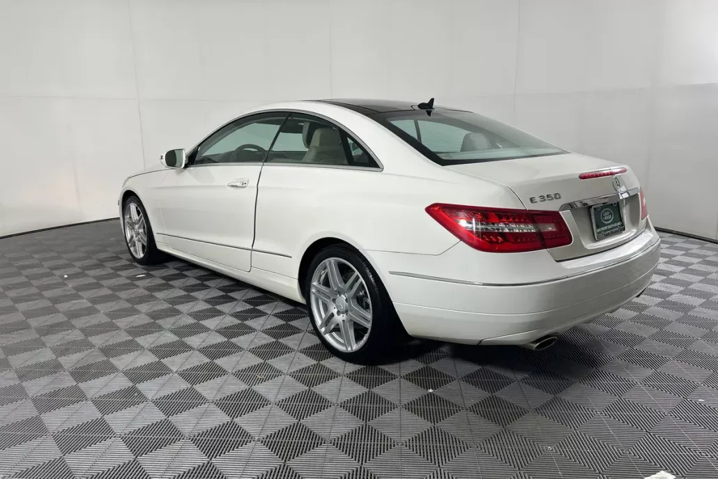 2010 Mercedes Benz E 350 Coupe photo 1