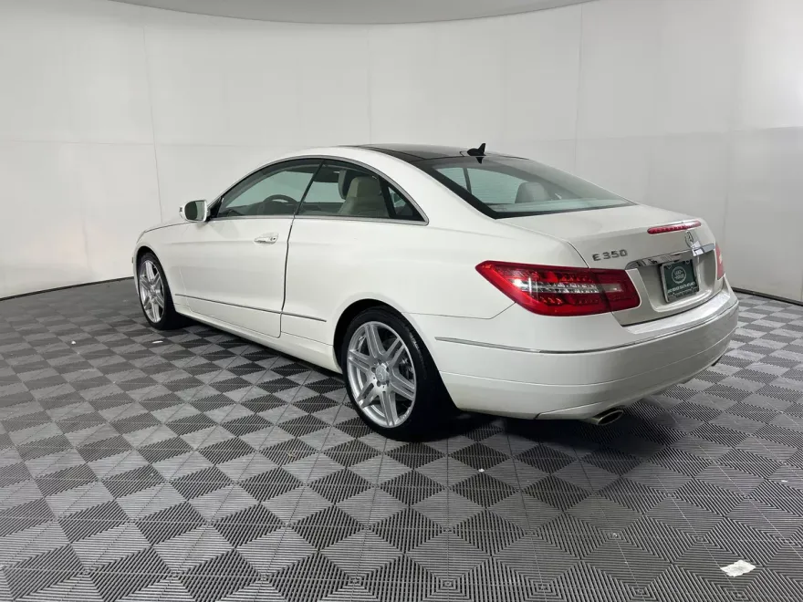 2010 Mercedes Benz E 350 Coupe photo 1