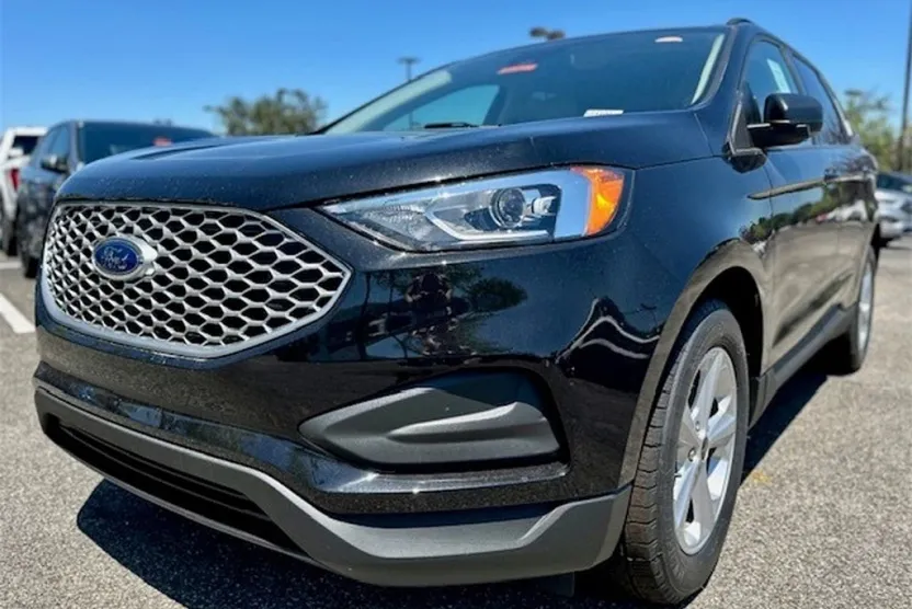 2024 Ford Edge SE photo 1