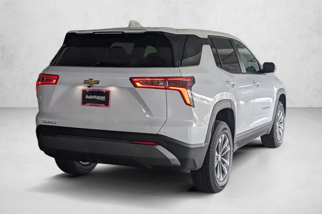 2026 Chevrolet Equinox LT photo 1