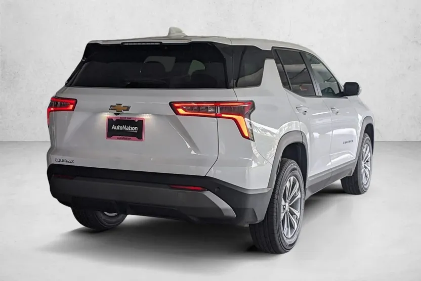 2026 Chevrolet Equinox LT photo 1