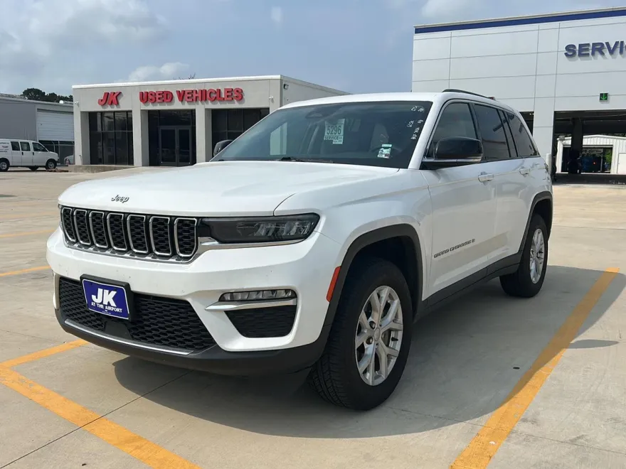 2023 Jeep Grand Cherokee Limited photo 1