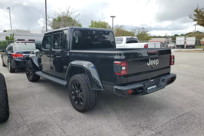 2022 Jeep Gladiator Overland photo 1