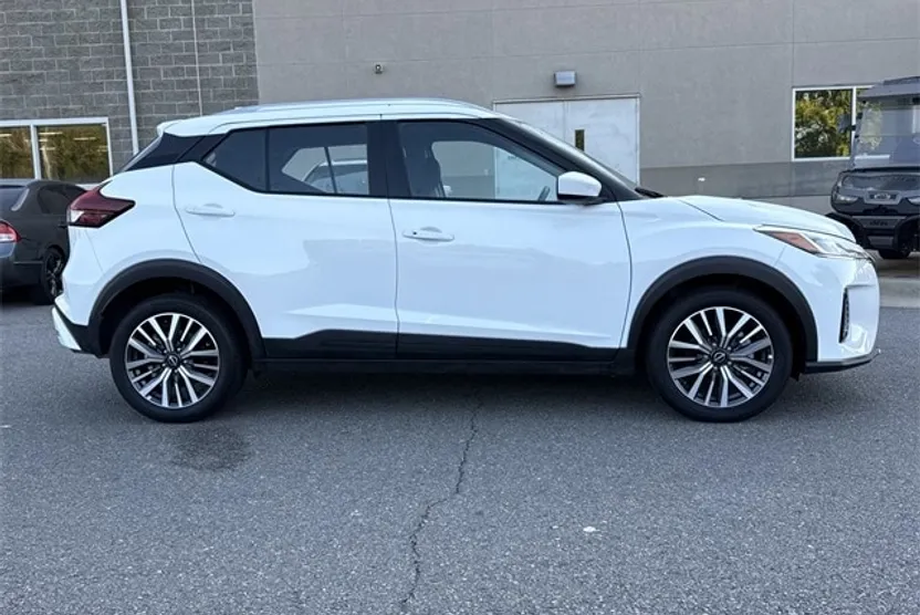 2024 Nissan Kicks SV photo 1
