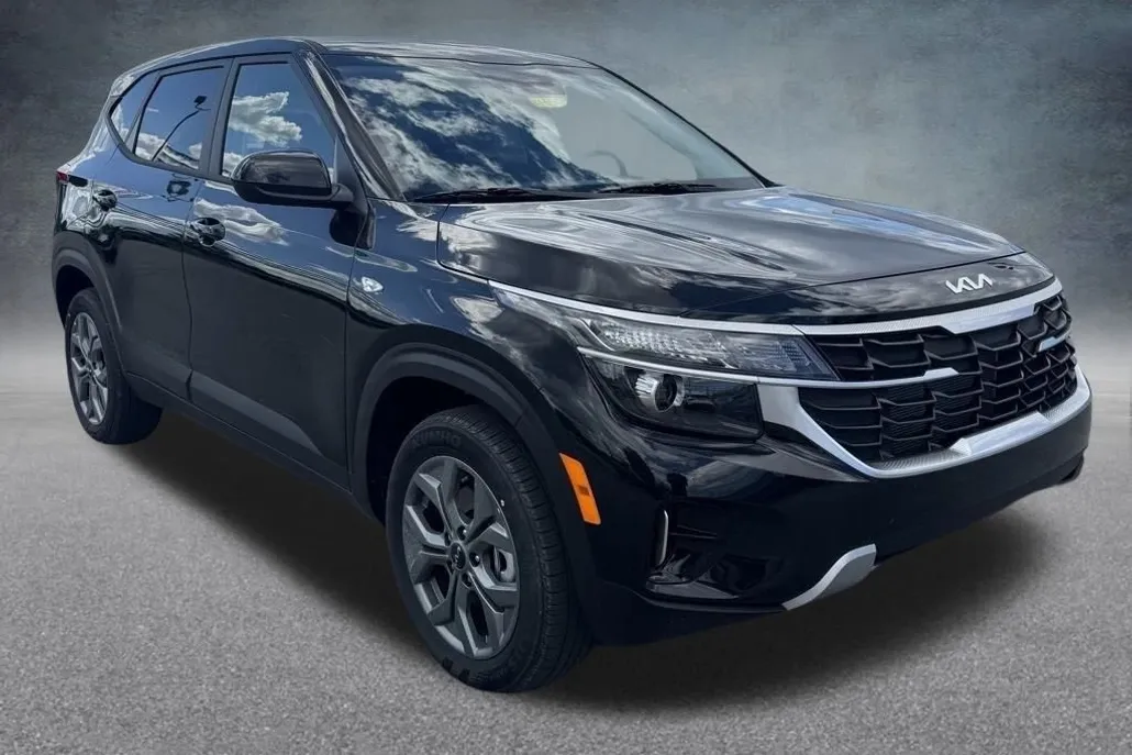 2026 Kia Seltos LX photo 1