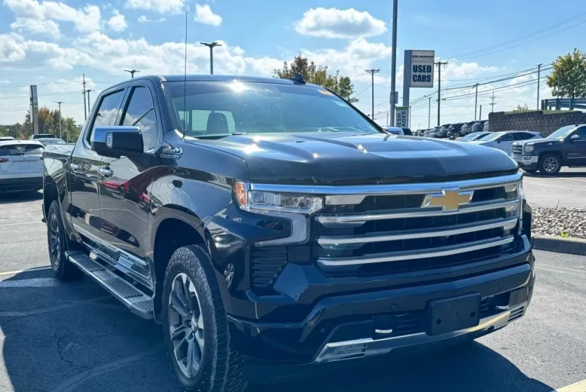 2023 Chevrolet Silverado 1500 High Country photo 1