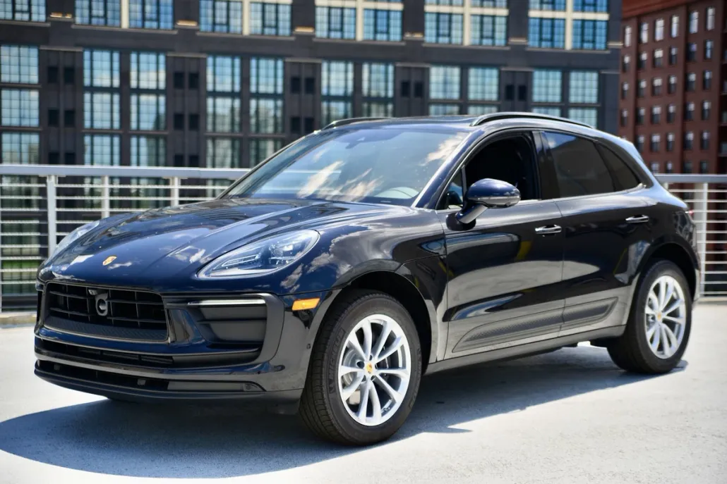 2025 Porsche Macan T photo 1