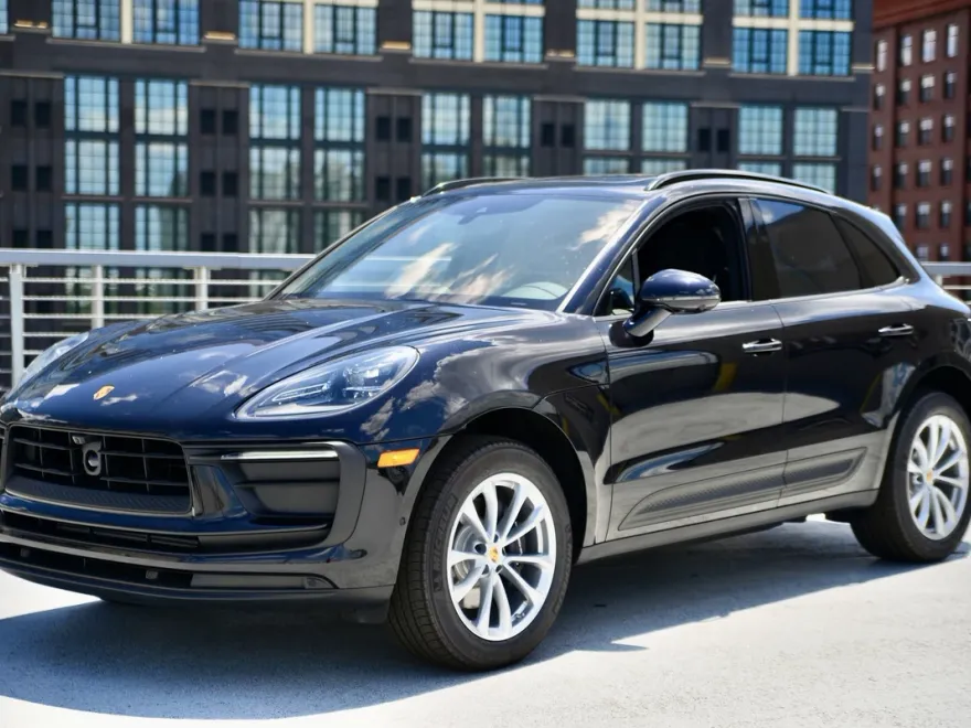 2025 Porsche Macan T photo 1
