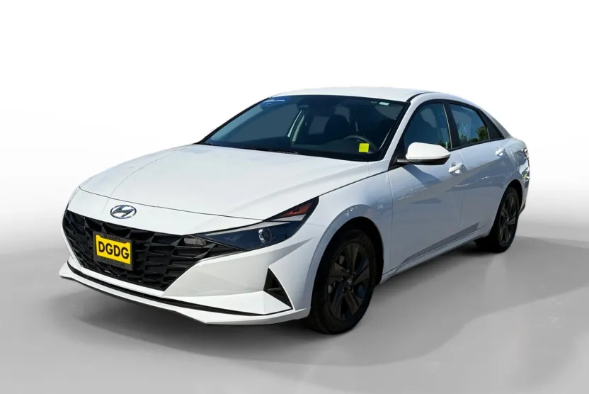 2023 Hyundai Elantra SEL photo 1