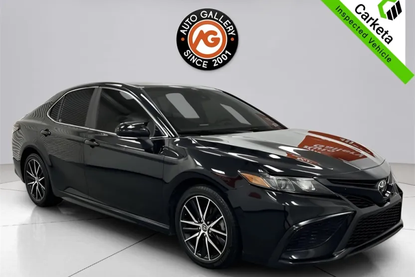 2023 Toyota Camry SE photo 1