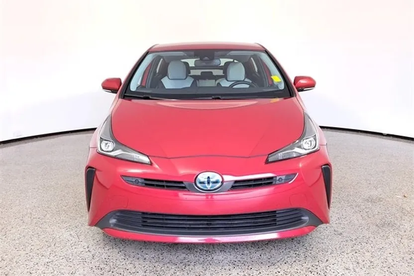 2019 Toyota Prius XLE photo 1