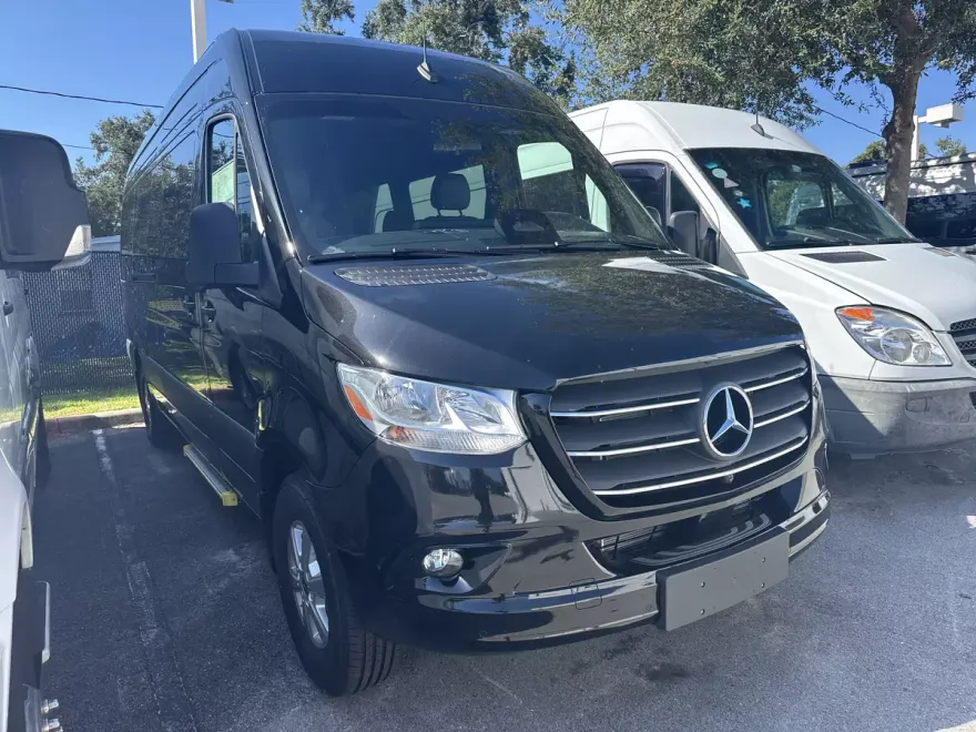 2025 Mercedes Benz Sprinter 2500 photo 1