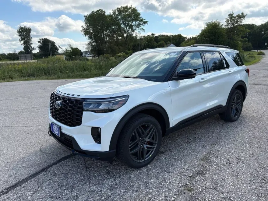 2025 Ford Explorer ST-Line photo 1