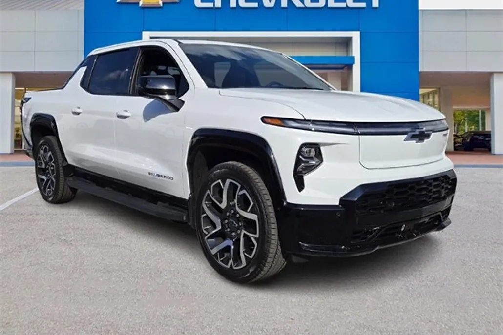 2024 Chevrolet Silverado EV RST photo 1