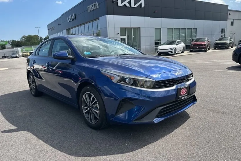 2022 Kia Forte LXS photo 1