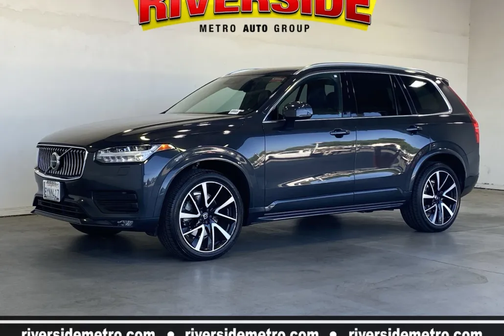 2022 Volvo XC90 T6 Momentum AWD photo 1