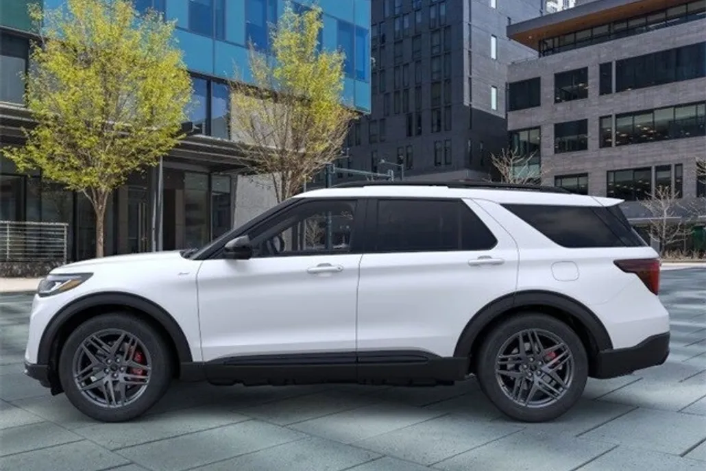 2025 Ford Explorer ST-Line photo 1