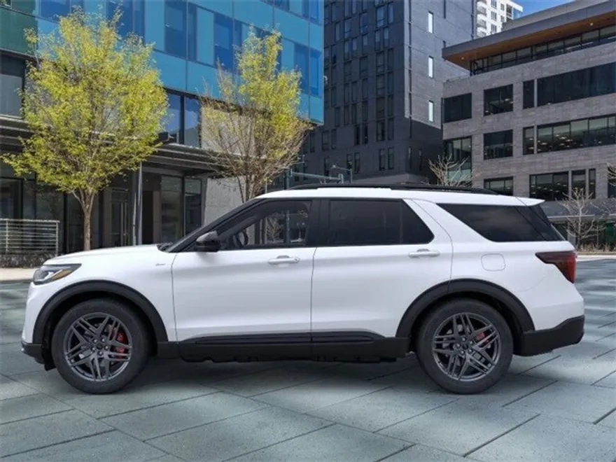 2025 Ford Explorer ST-Line photo 1