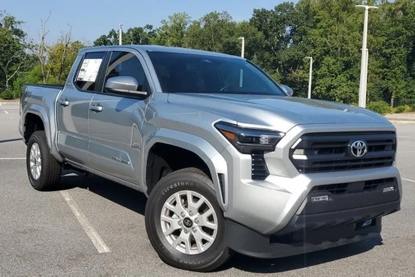 2025 Toyota Tacoma SR5 photo 1