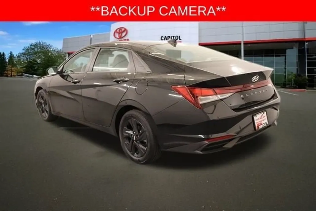 2023 Hyundai Elantra SEL photo 1