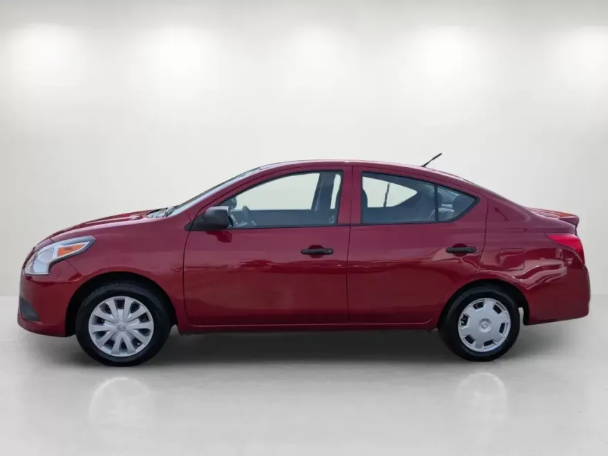 2015 Nissan Versa Plus photo 1