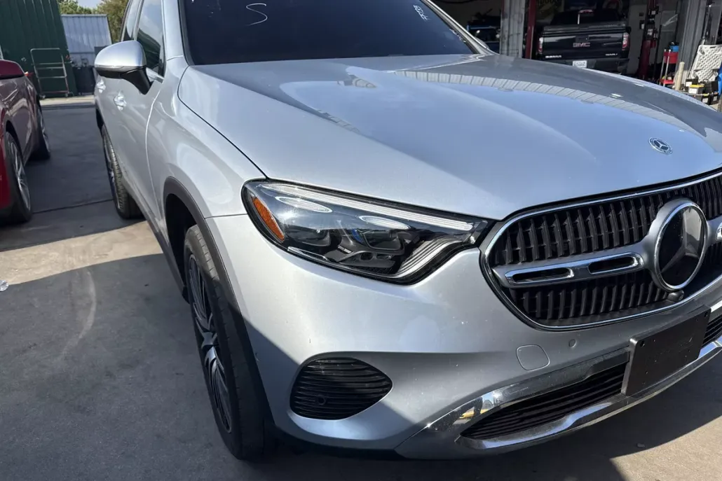 2023 Mercedes Benz GLC 300 photo 1