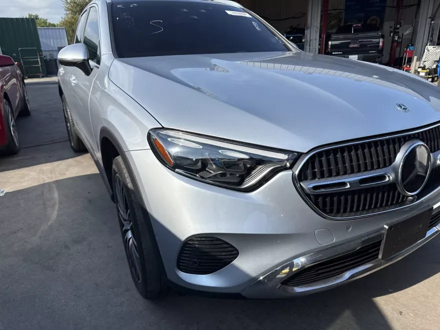 2023 Mercedes Benz GLC 300 photo 1