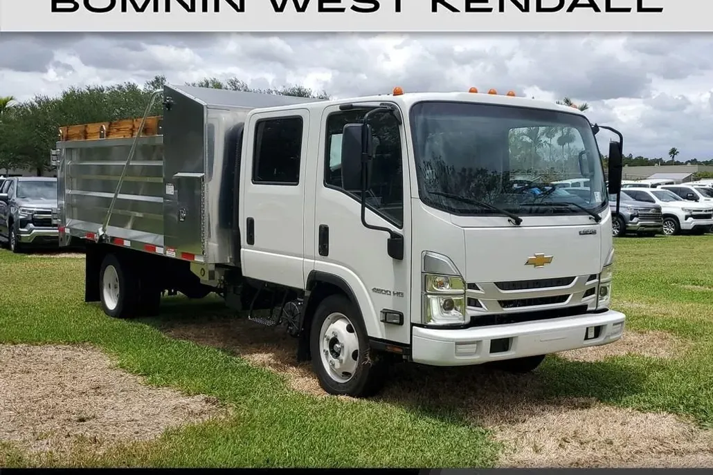 2025 Chevrolet Silverado 4500HD Base photo 1