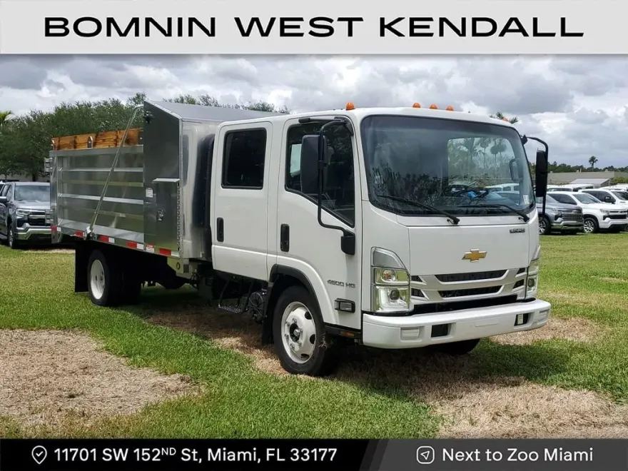 2025 Chevrolet Silverado 4500HD Base photo 1